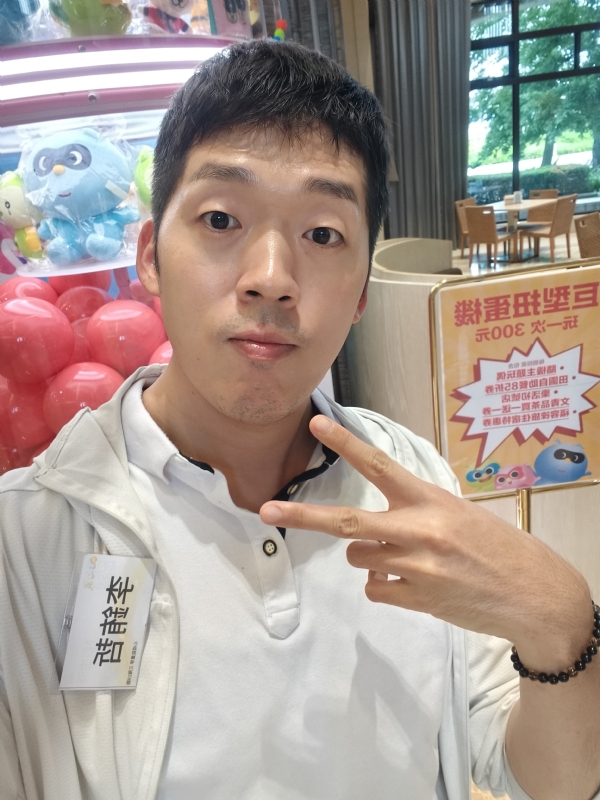 銪哲的第一张照片--台湾基督教相亲网